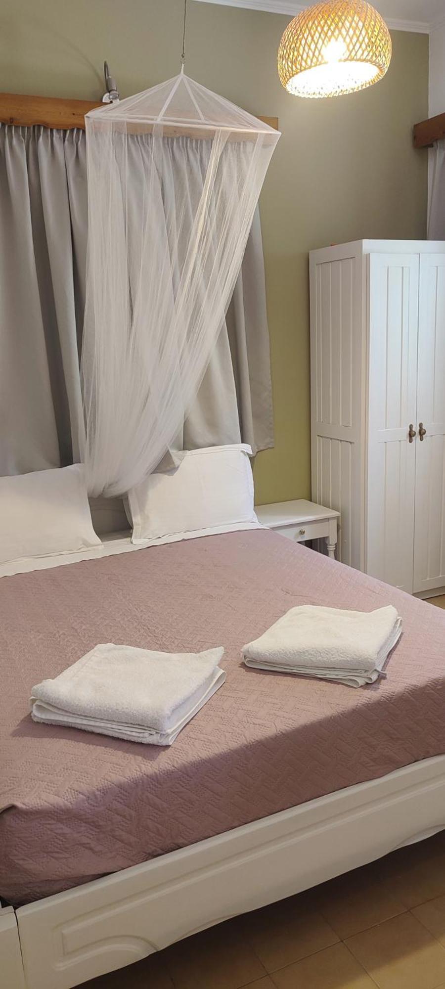 Krinelos Rooms 스칼라 에레수 외부 사진